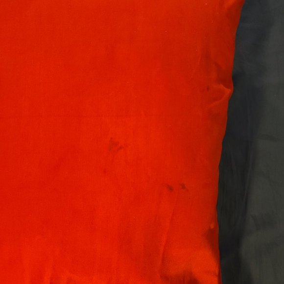 Red pillow, long - Picture 3 of 4